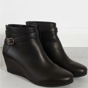 AEROSOLES Black Wedge Ankle Boots